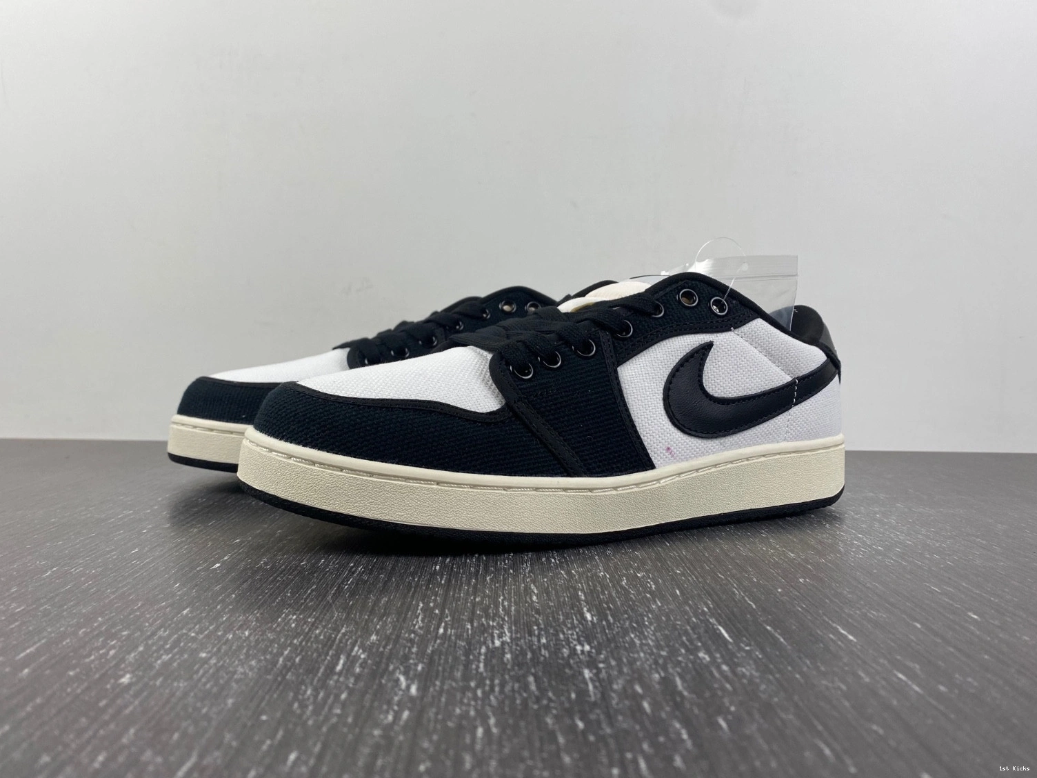 Jordan White" "Black Low 1 DX4981-100 KO Air 0423